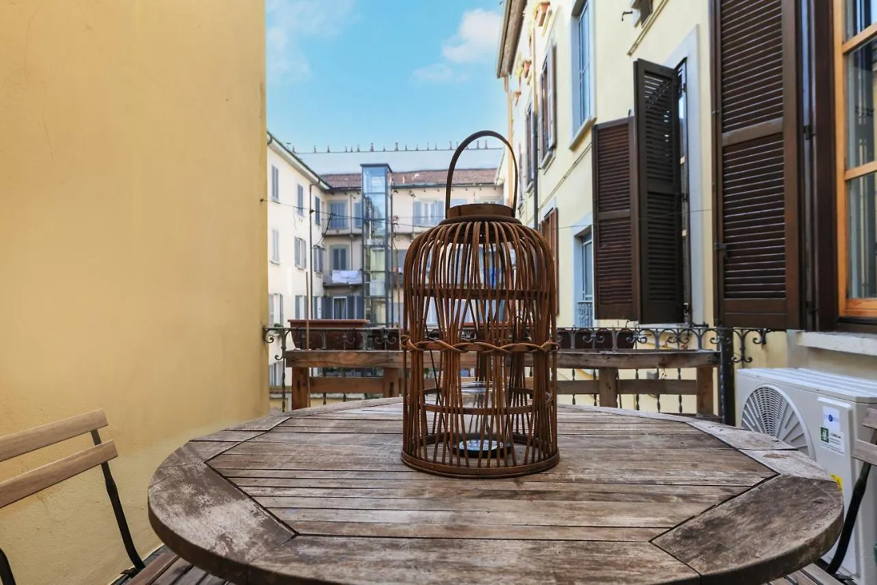 Elegant Sempione Apartment Milan